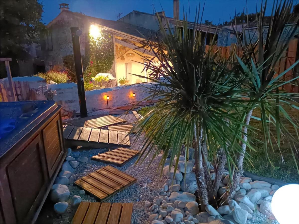 Gite 3 Etoiles Avec Spa, 2 Chambres Le Logis De Pearl Salles-sur-Mer Екстериор снимка