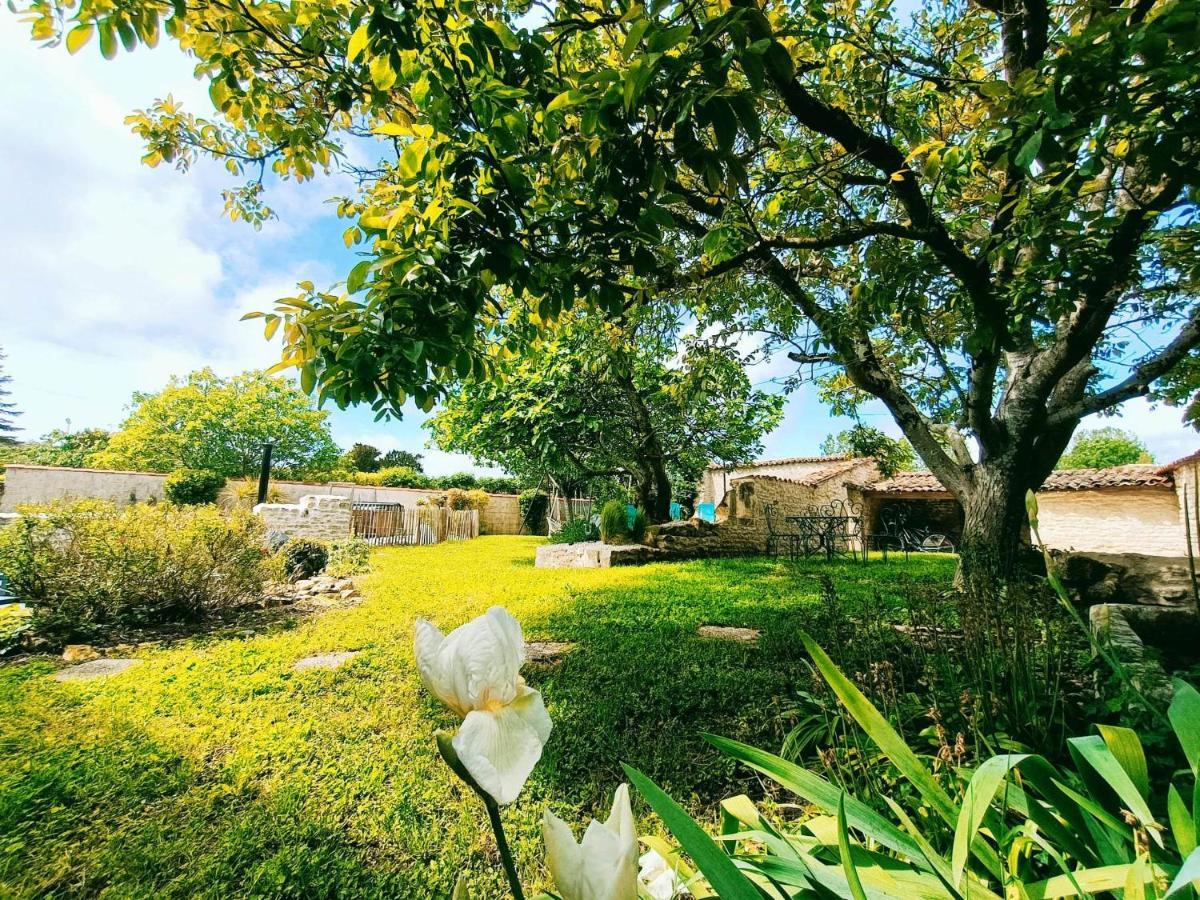 Gite 3 Etoiles Avec Spa, 2 Chambres Le Logis De Pearl Salles-sur-Mer Екстериор снимка